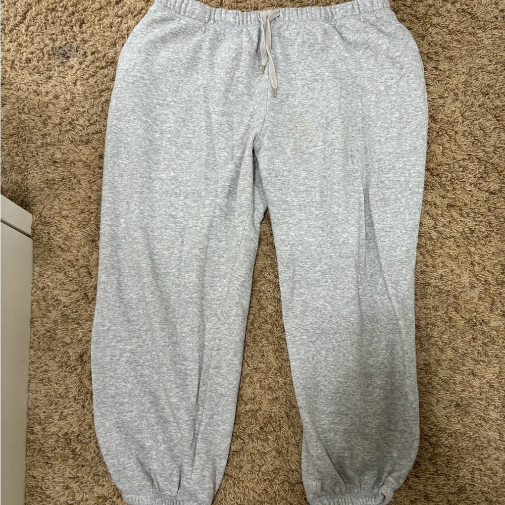 grey sweatpants